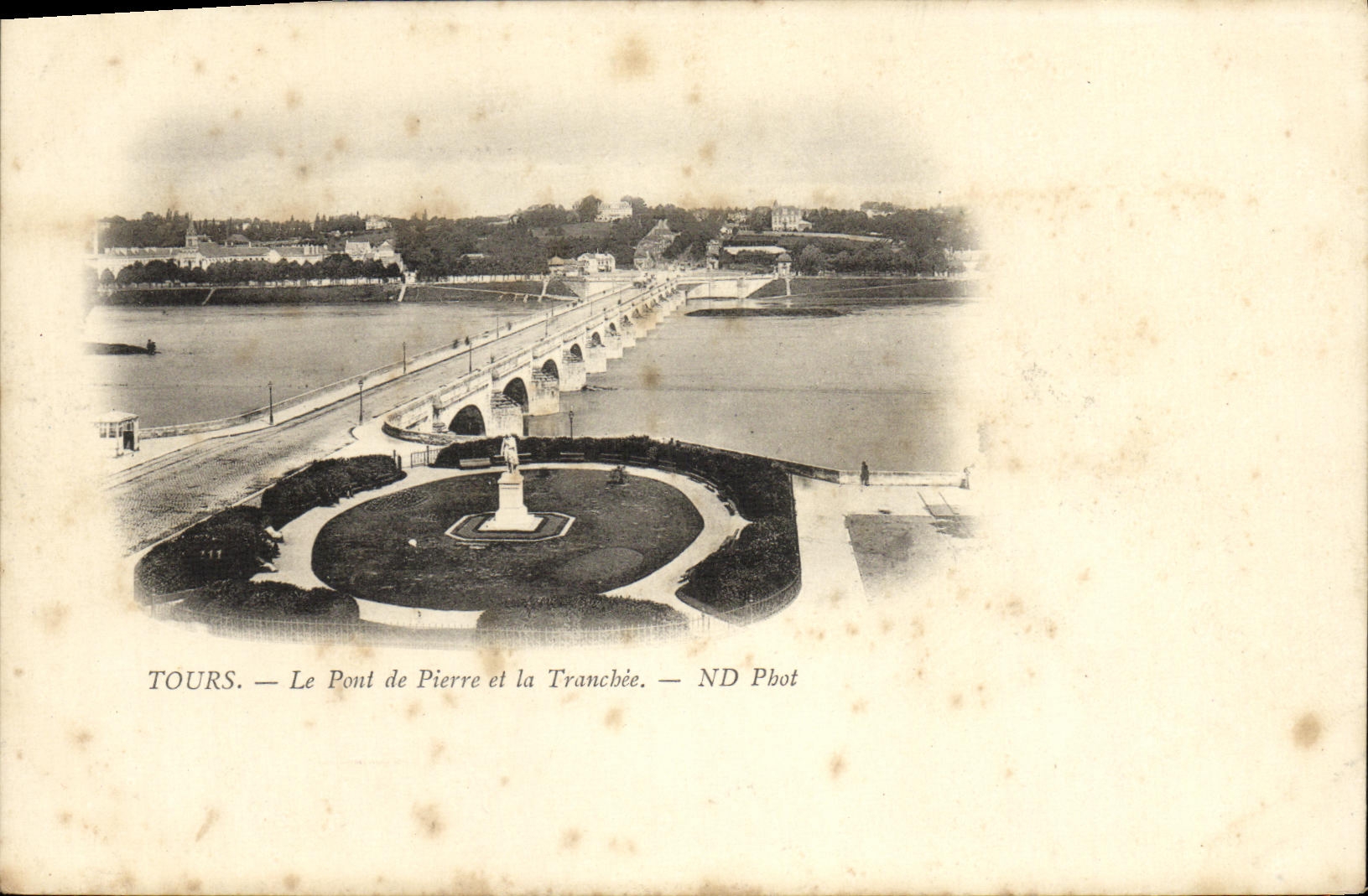 CPA Tours Le Pont De Pierre et la Tranchee