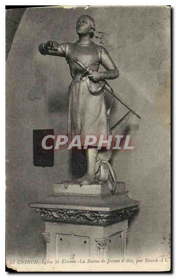CPA Chinon Eglise St Etienne La Statue de Jeanne d arc par Sicard