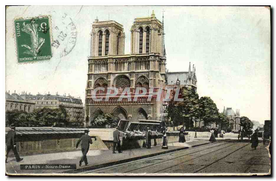 Paris - Notre-Dame — vue de la cathédrale avec tramways — éditeur AQUA-Photo, L.V. & Cie