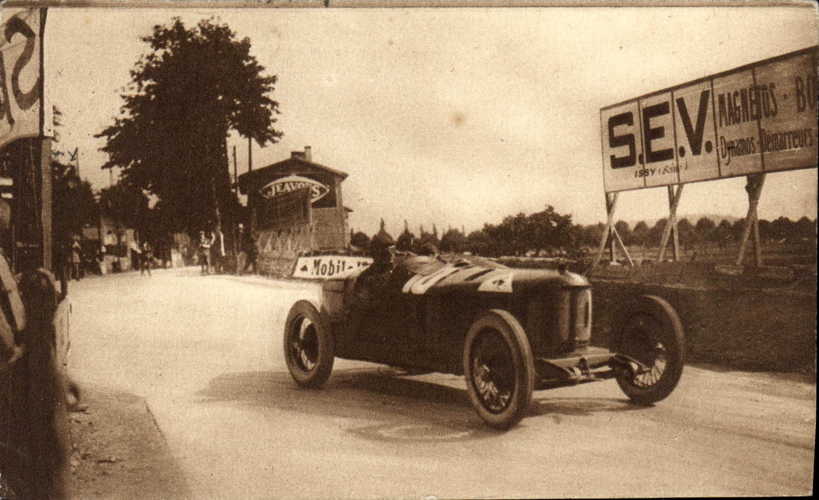CPA Alfa Romeo Automobile Cours Issy Mobil