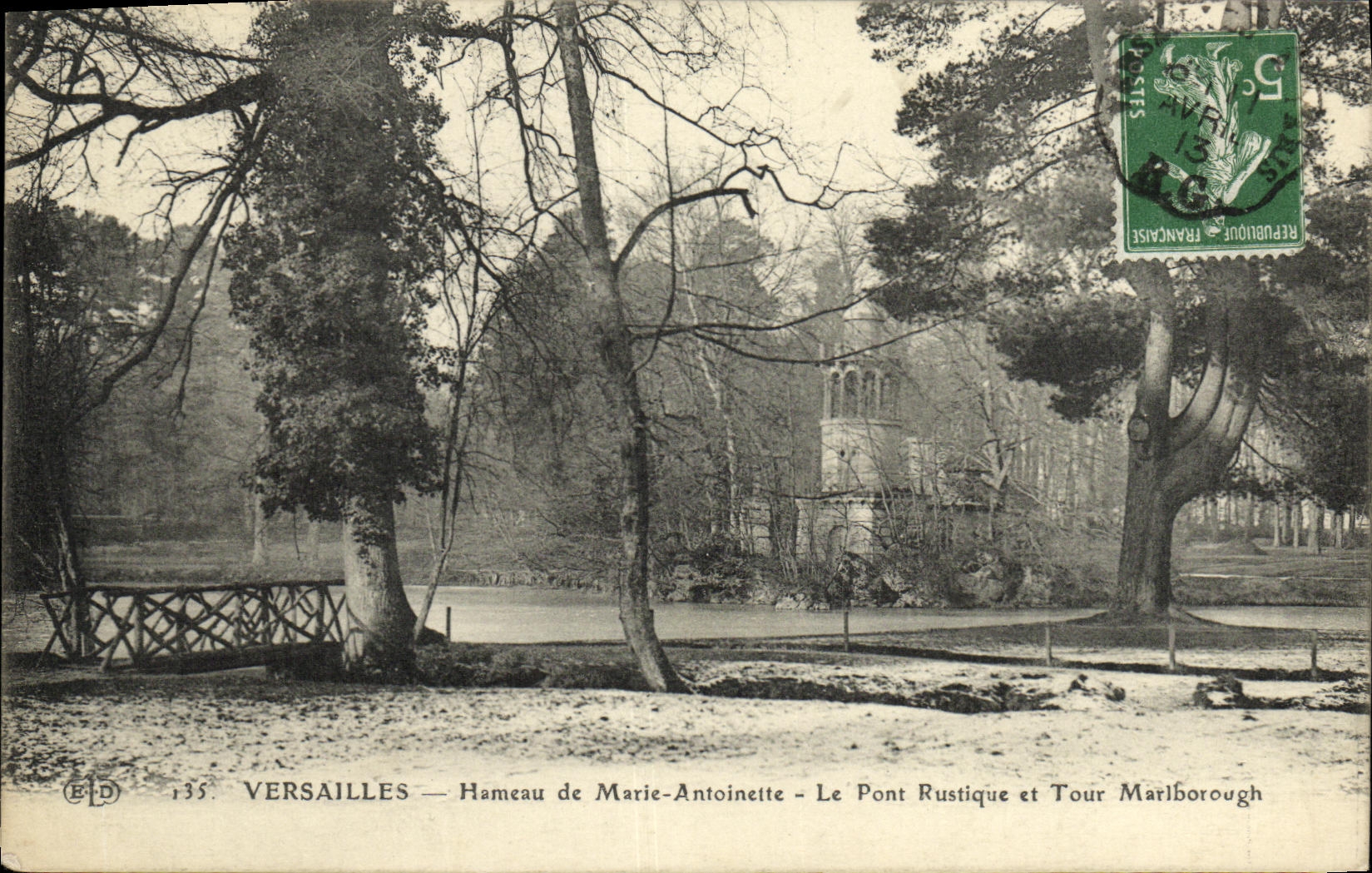 CPA Versailles Hameau de Marie Antoinette Le Pont Rustique et Tour Marlborough