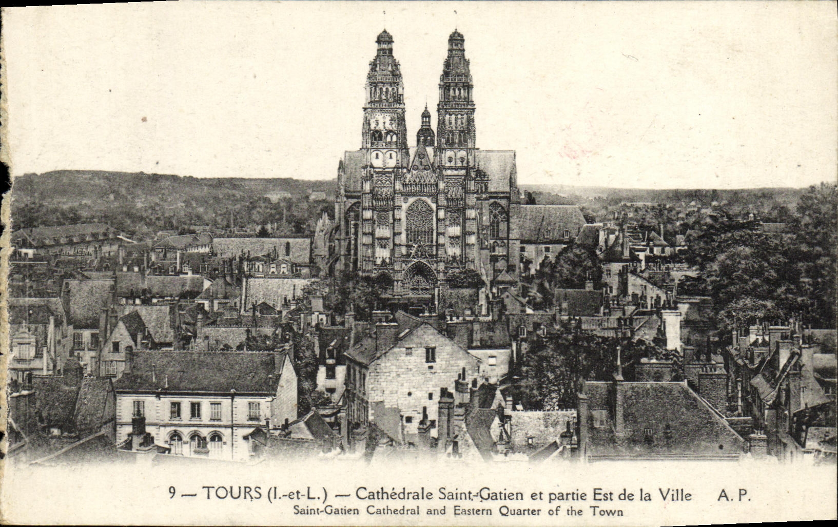 CPA Tours Cathderale Saint Gatien et partie Est de la Ville