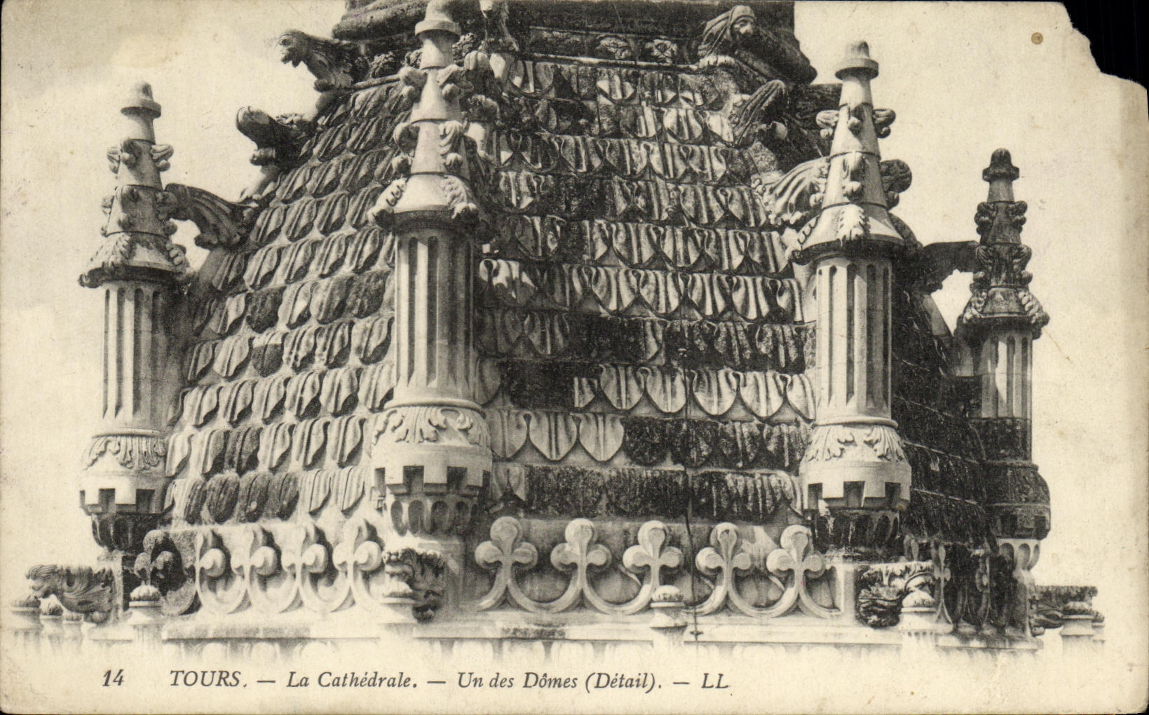 CPA Tours La Cathderale Un des Domes detail 