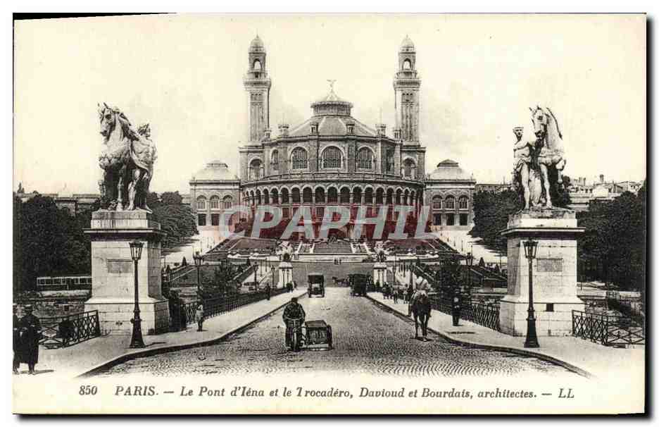 CPA Paris Le Pont d lena et le Trocadero Davioud et Bourdais architectes Moto