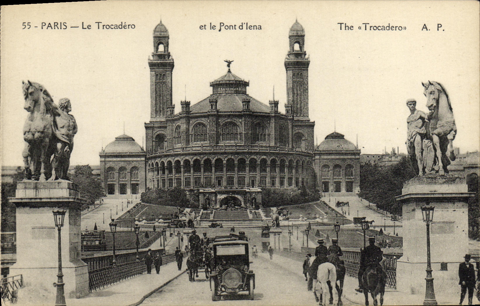 CPA Paris Le Trocadero et le Pont d lena Automobile
