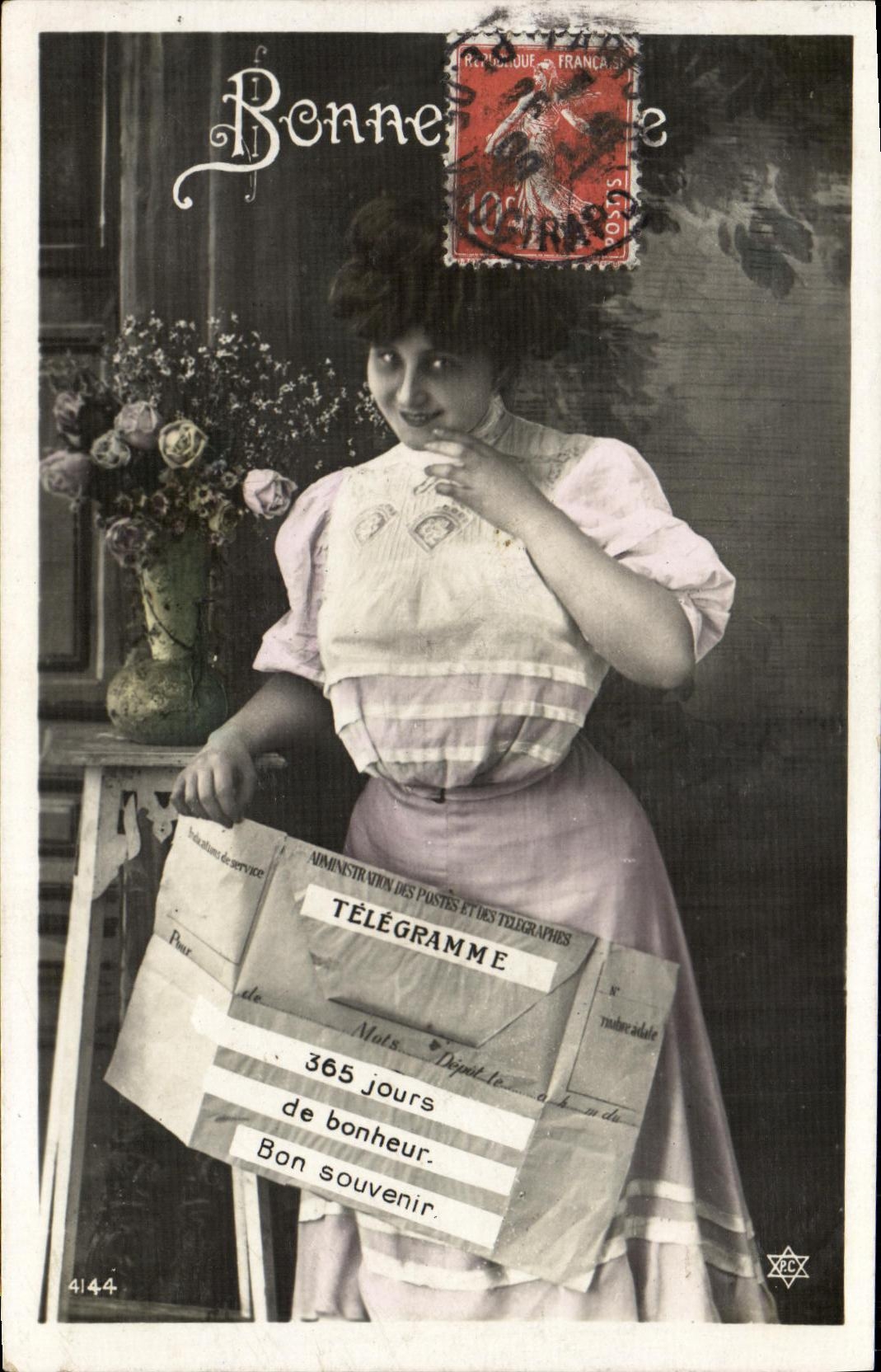 Femme tenant un télégramme — Administration des Postes et des Télégraphes — Bonne — n°4144