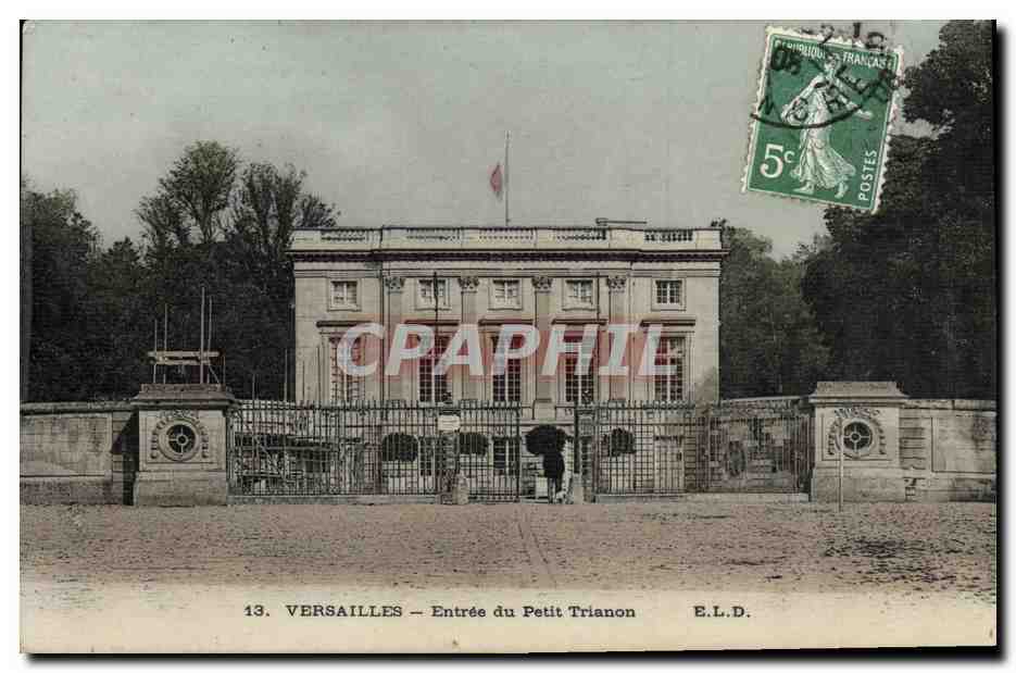 CPA Versailles Entree du Petit Trianon