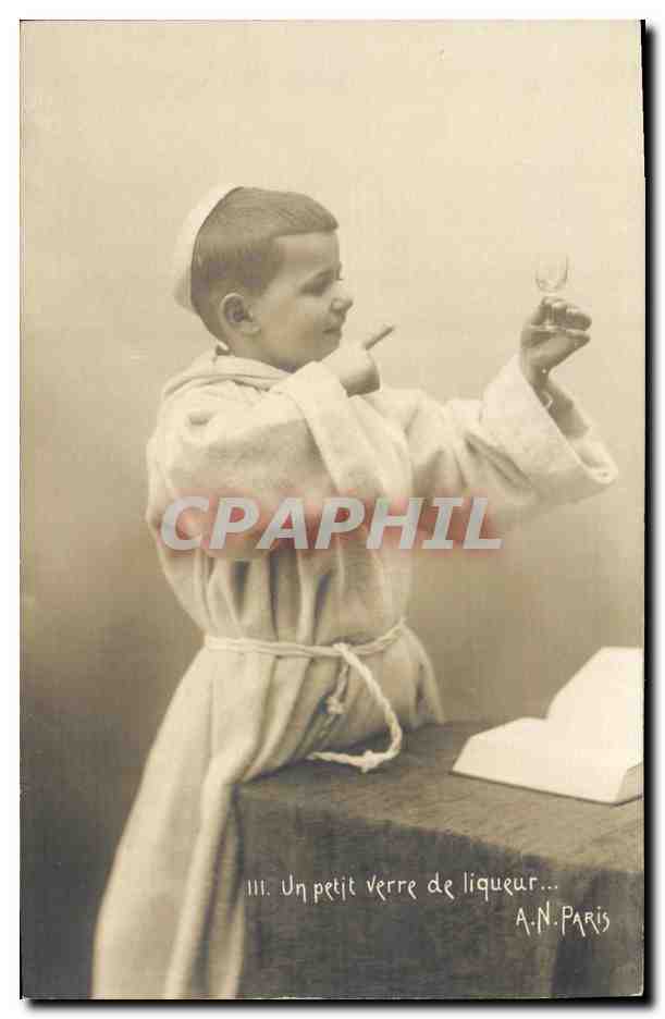 CPA Un petit Verre de liqueur Enfant Moine 