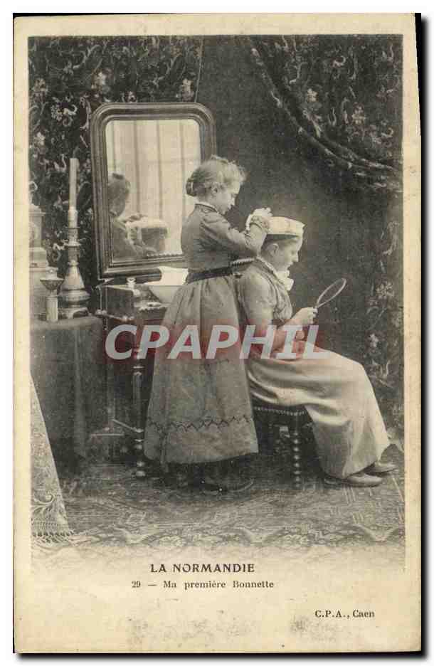 CPA La Normandie Ma Premiere Bonnette Enfants Folklore Coiffeur 