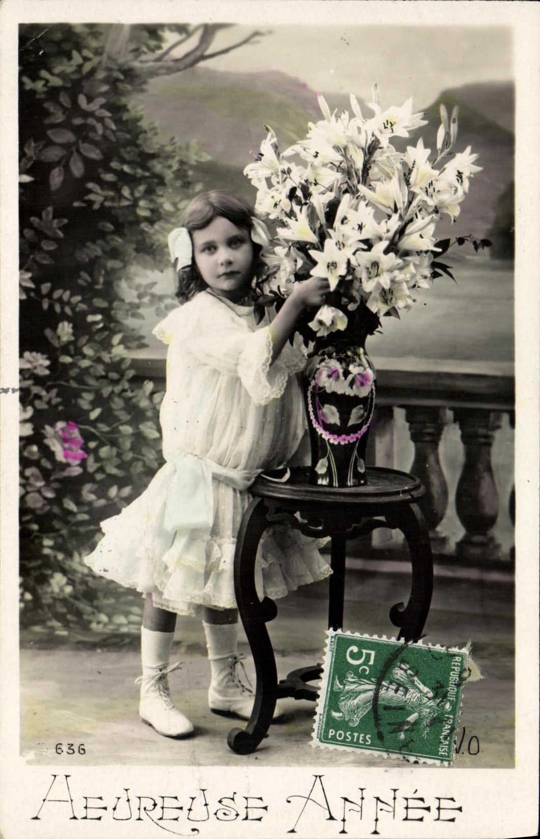CPA Heureuse Annee Enfant Bouquet de fleurs 