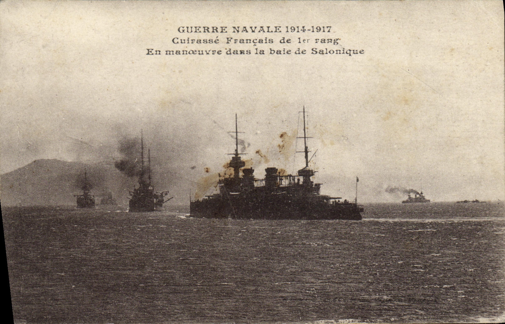 CPA Guerre Navale 1914 1917 Cuirasse francais de 1er rang En manoeuvre dans la baie de Salonique Grece