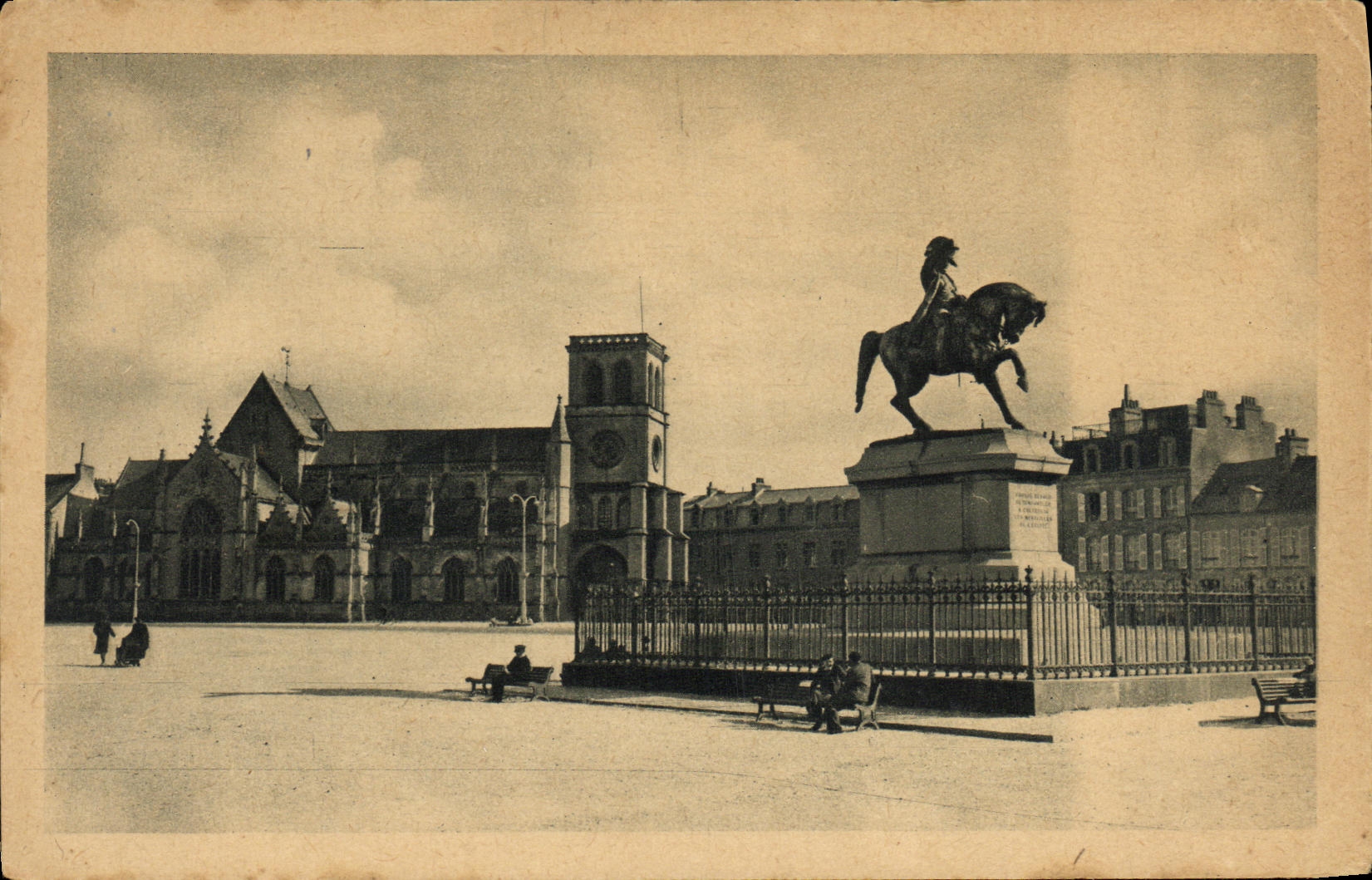 CPA Cherbourg Statue de Napoleon 1er et la Basilique de la Trinite