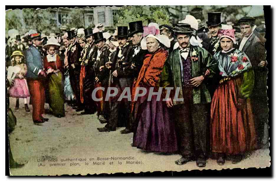 CPA Une noce authenique en Basse Normandie La Mariee et le marie Folklore 