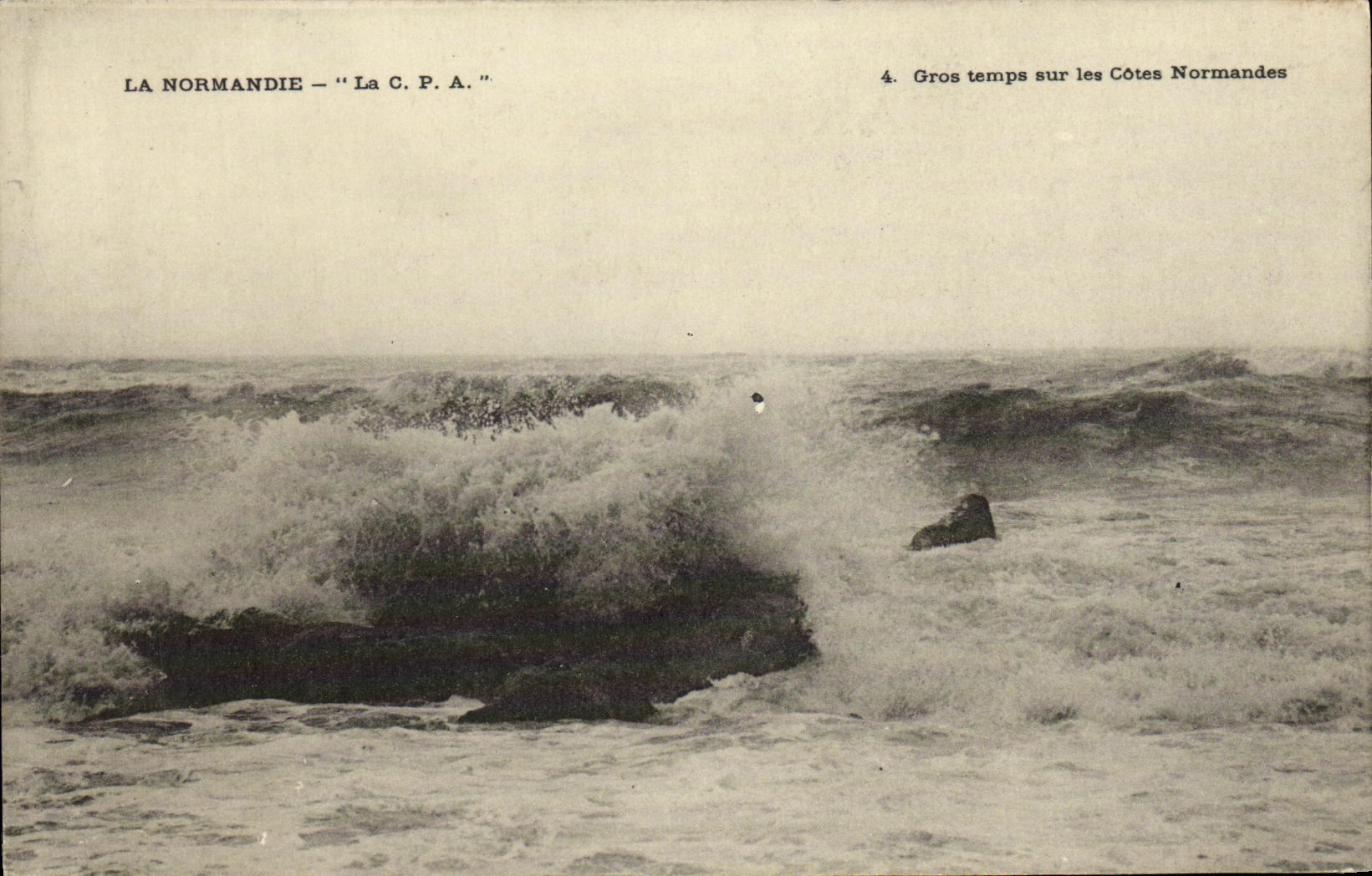 Côtes Normandes — Gros temps sur les Côtes Normandes — La C.P.A. n°4