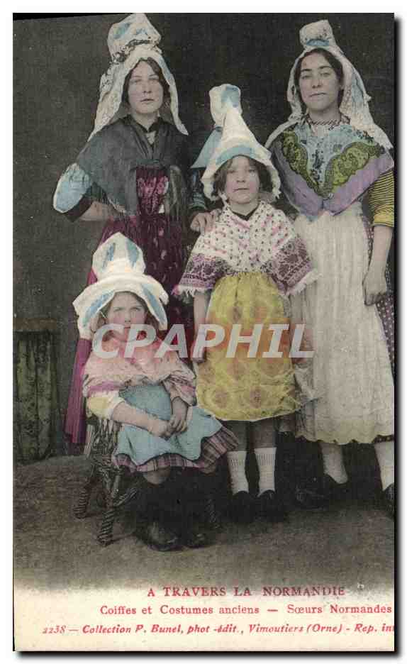 CPA A Travers la Normande Coiffes et Costumes Soeurs Normandes 