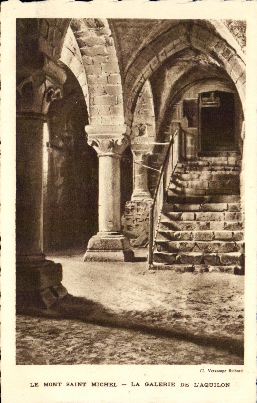 CPA Le Mont Saint Michel La Galerie de L Aquilon