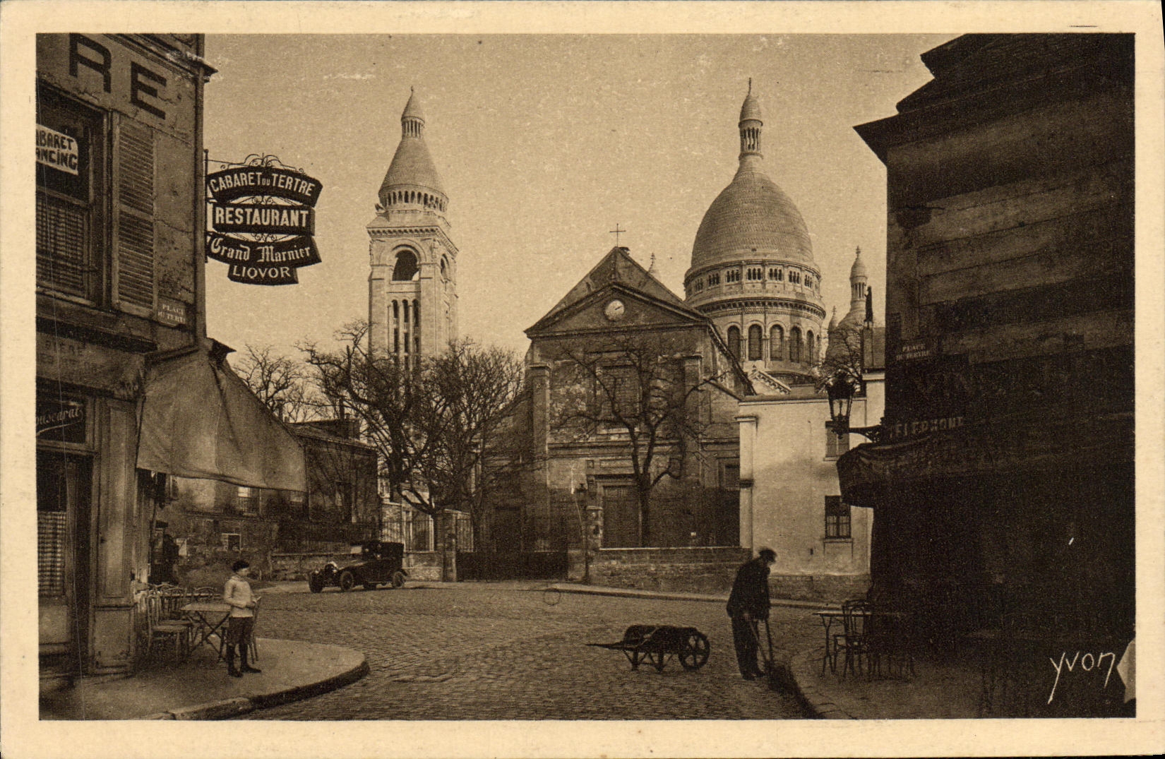 CPA Paris En Flanant Montmartre Le Sacre Coeur vu de la Place du Tertre Cabaret du Tertre
