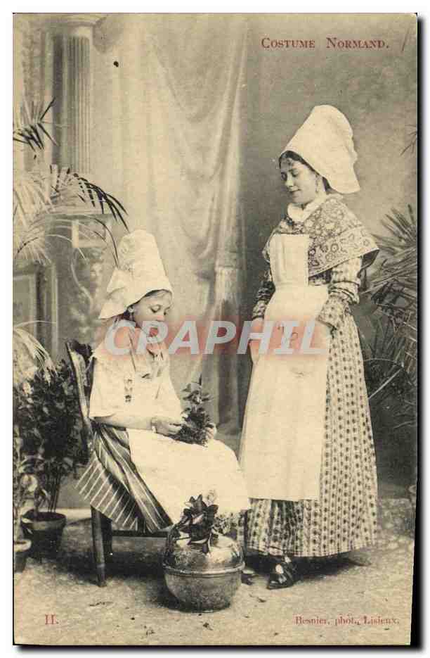 CPA Costume Normand Folklore Enfants