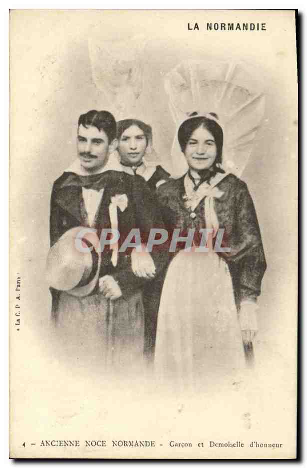 CPA Ancienne Noce Normande Garcon et demoiselle d honneur Folklore Normandie