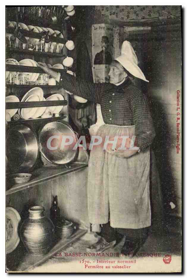 CPA La Basse Normanide Pittoresque Interieur Normand Fermiere au vaisselier 