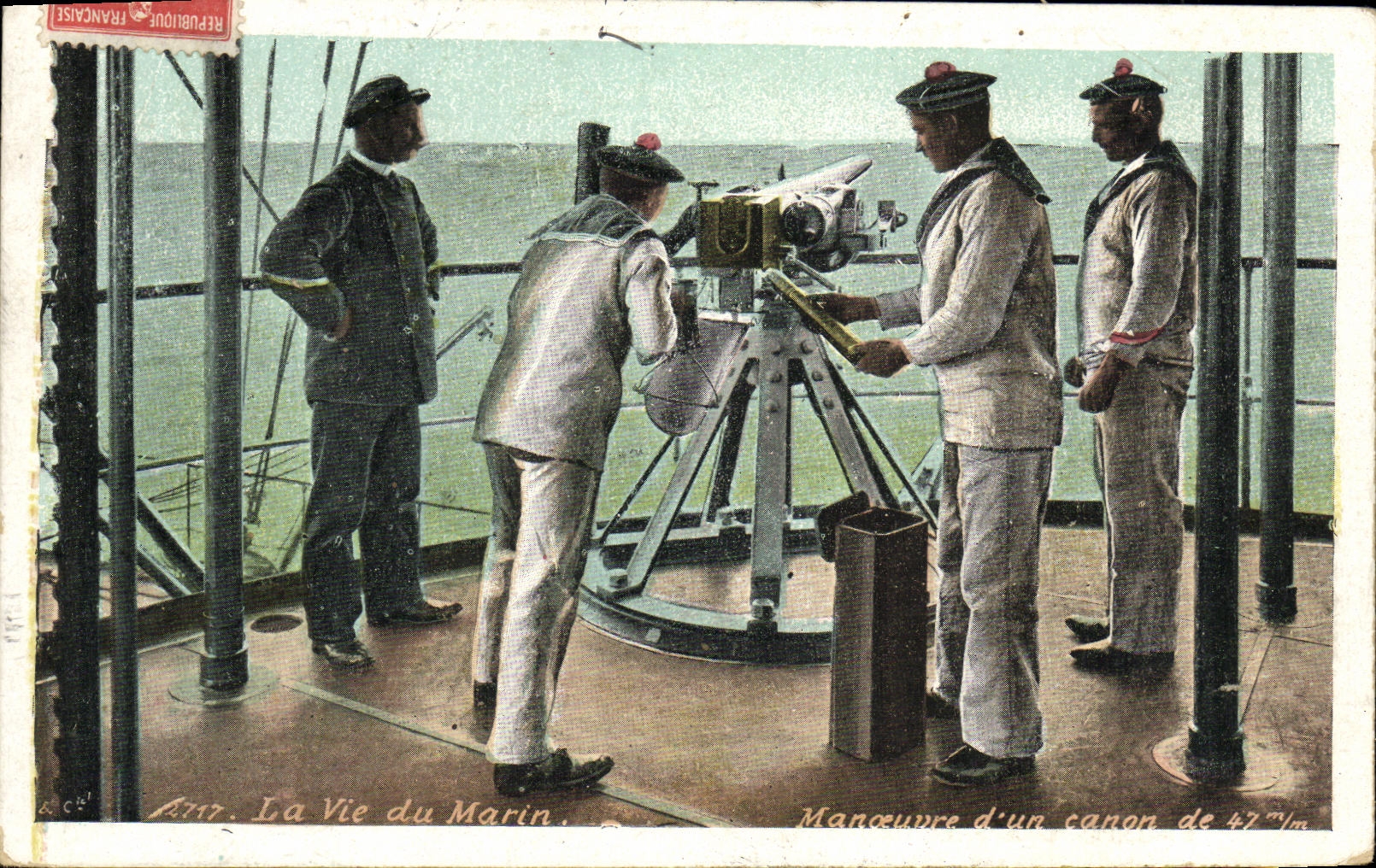 CPA La vie du Marin Manoeuvre d un canon de 47 mm