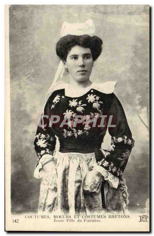 CPA Costumes Moeurs et Costumes Bretons Jeune fille du Finistere Folklore 