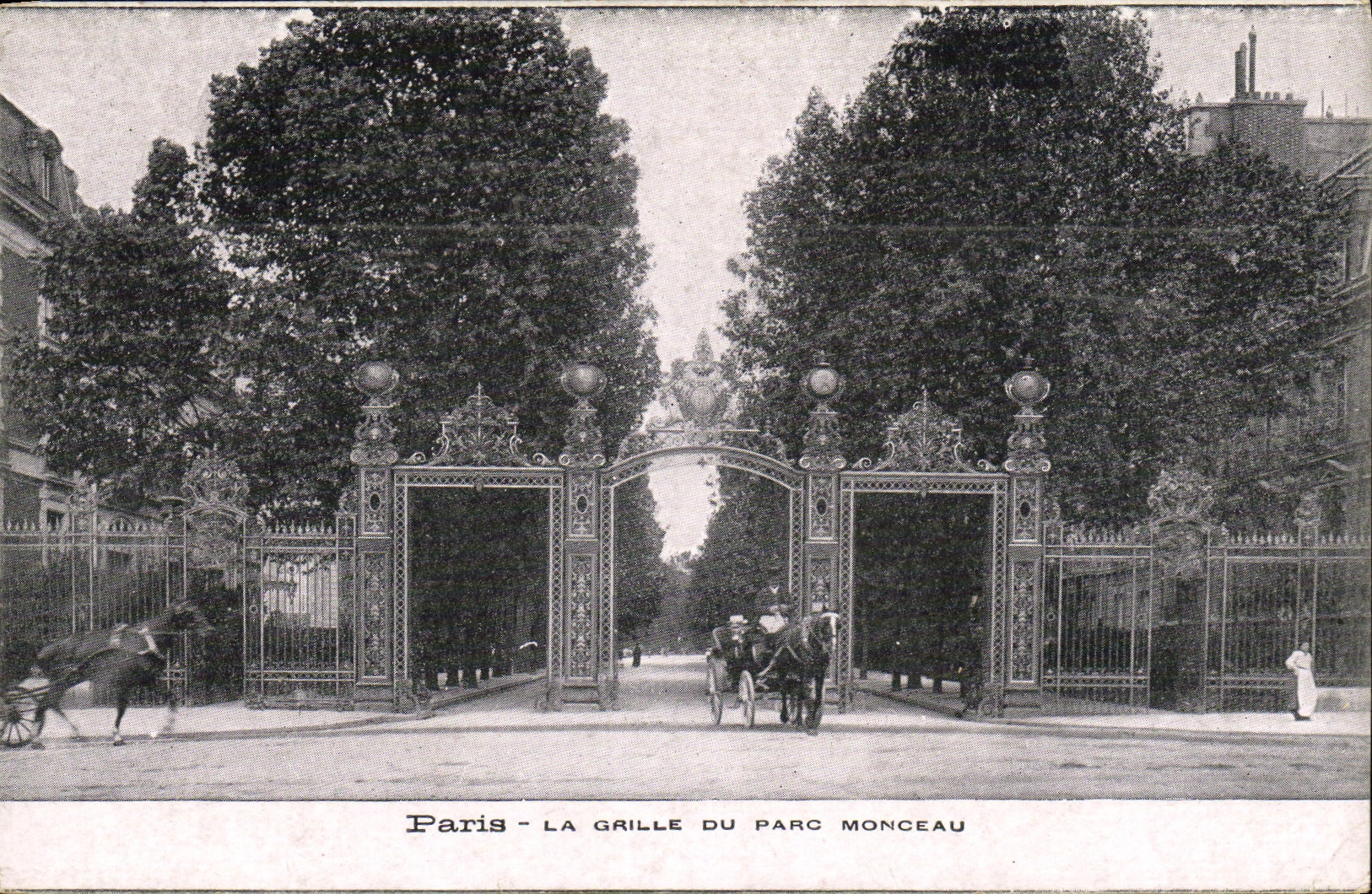 CPA Paris La Grille du parrc Monceau