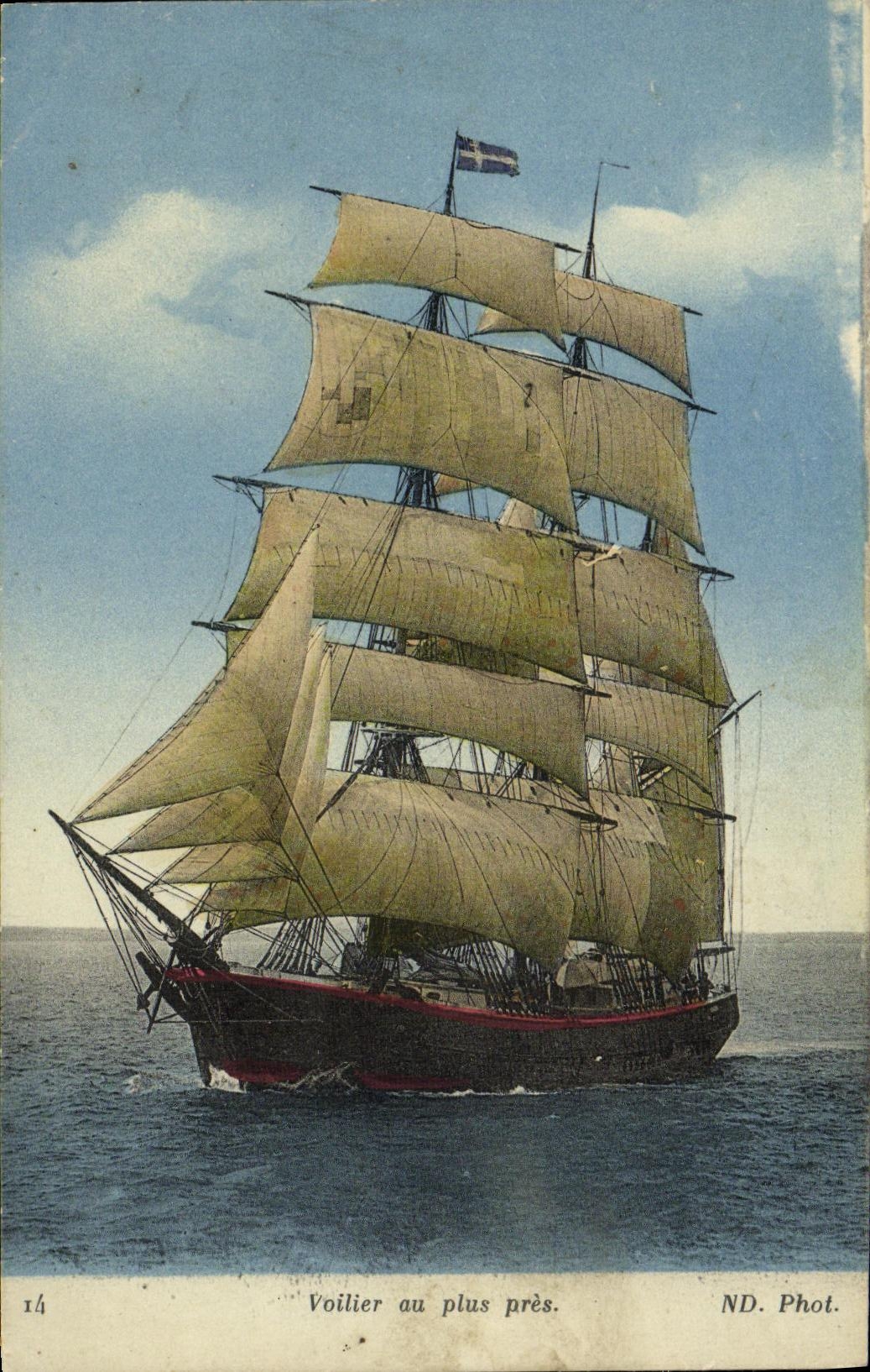 CPA Voilier ou plus Pres Bateau