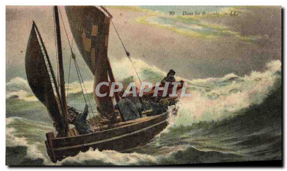 CPA Dans les Brisants Bateau