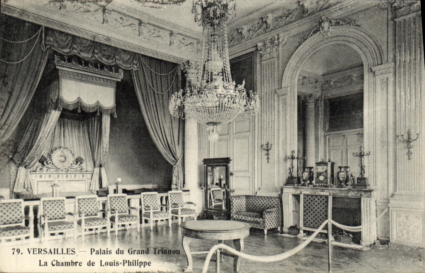 CPA Versailles Paluis du Grand Trianon La Chambre de Louis Philippe