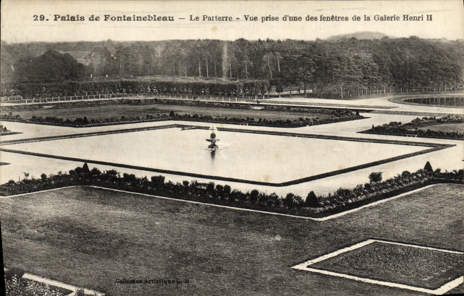 Palais de Fontainebleau — Le Parterre — Vue prise d'une des fenêtres de la Galerie Henri II — Collection Artistique L. M.