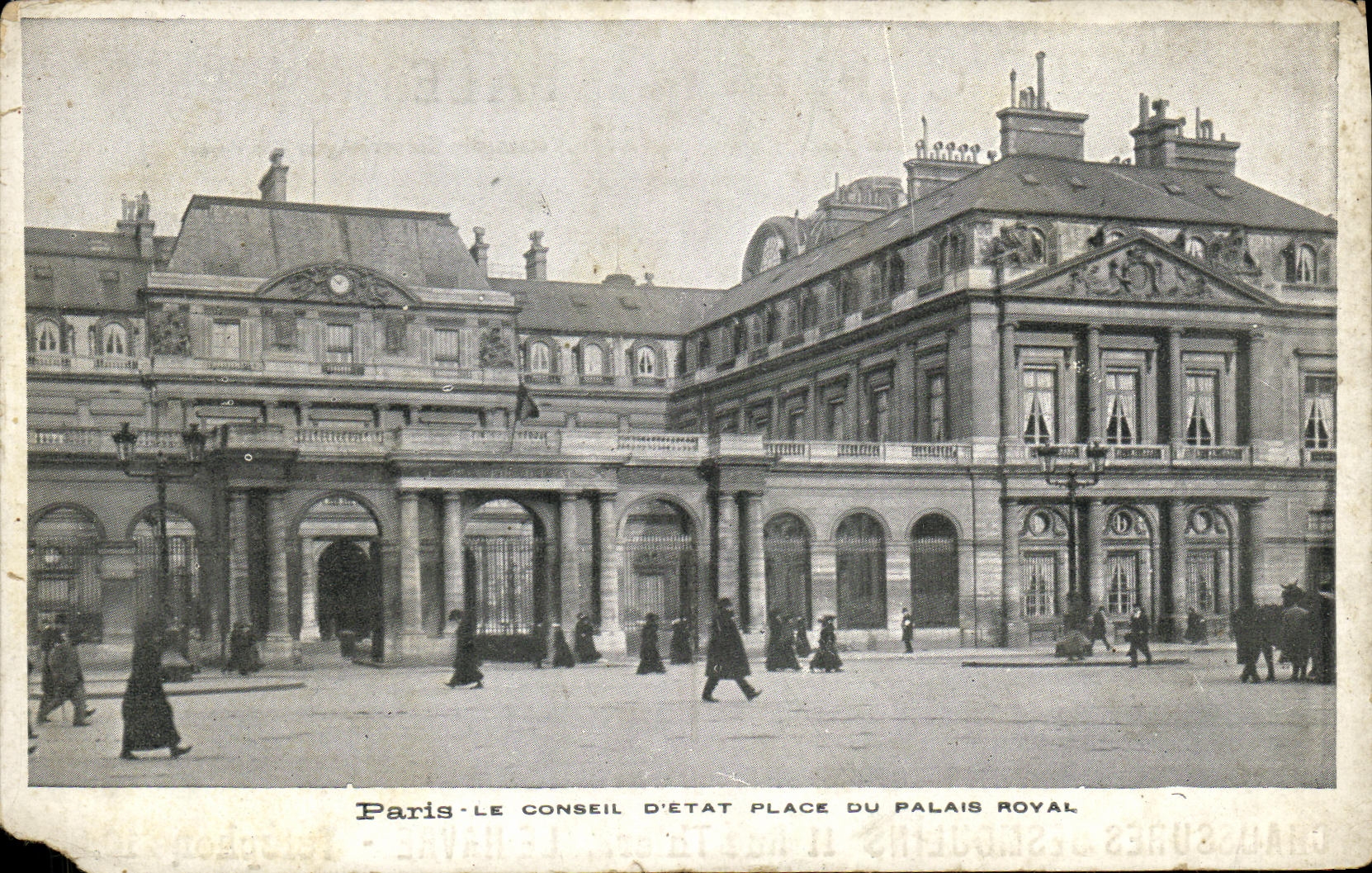 Paris — Le Conseil d'État, place du Palais-Royal — Chaussures Desmoulins