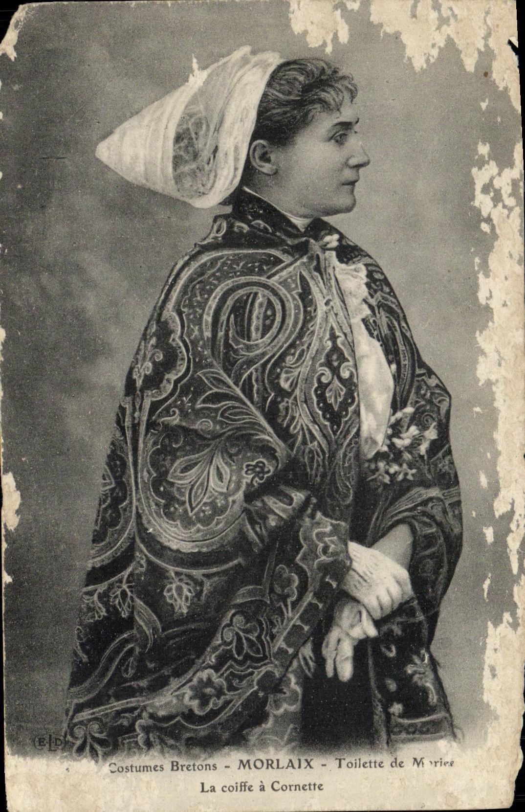 Costumes Bretons - MORLAIX - Toilette de Mirette - La coiffe à Cornette
