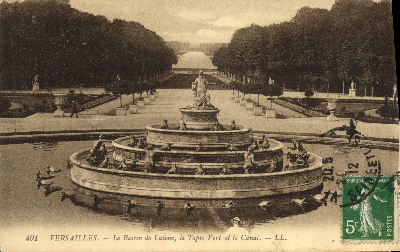 CPA Versailles Le Bassin de Latone Le Tapis Vert et le Canal