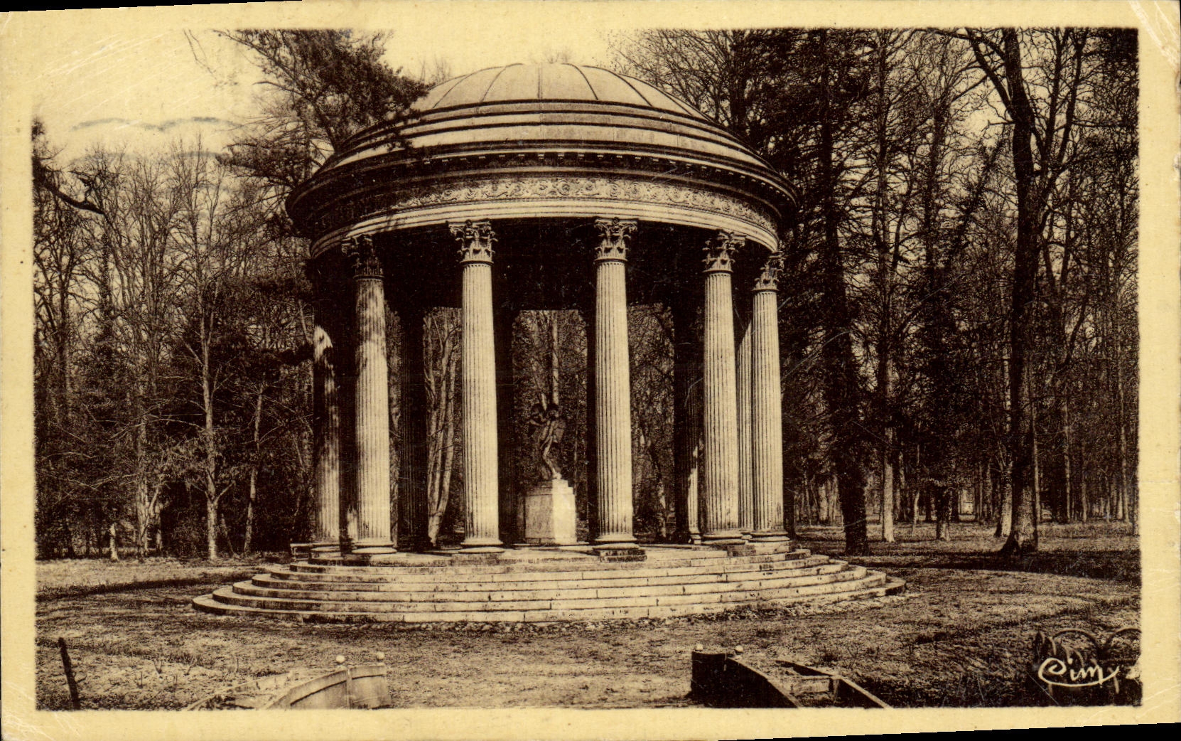 Parc de Versailles — Petit Trianon — Le Temple de l'Amour — Edit. Madeleine-Photo