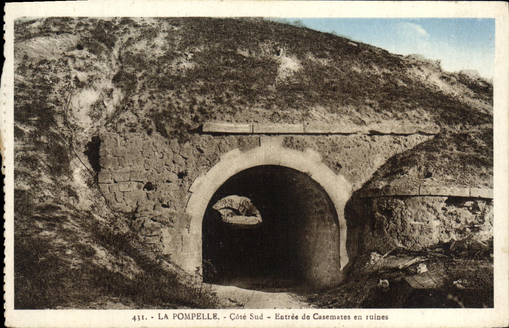 La Pompeelle - Côté Sud - Entrée de Casemates en ruines — Jacques Fréville, éditeur, n° 431