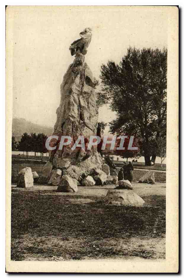CPA Vichy Nouveau parc Monument eleve a la memoire de l aviateur Gilbert