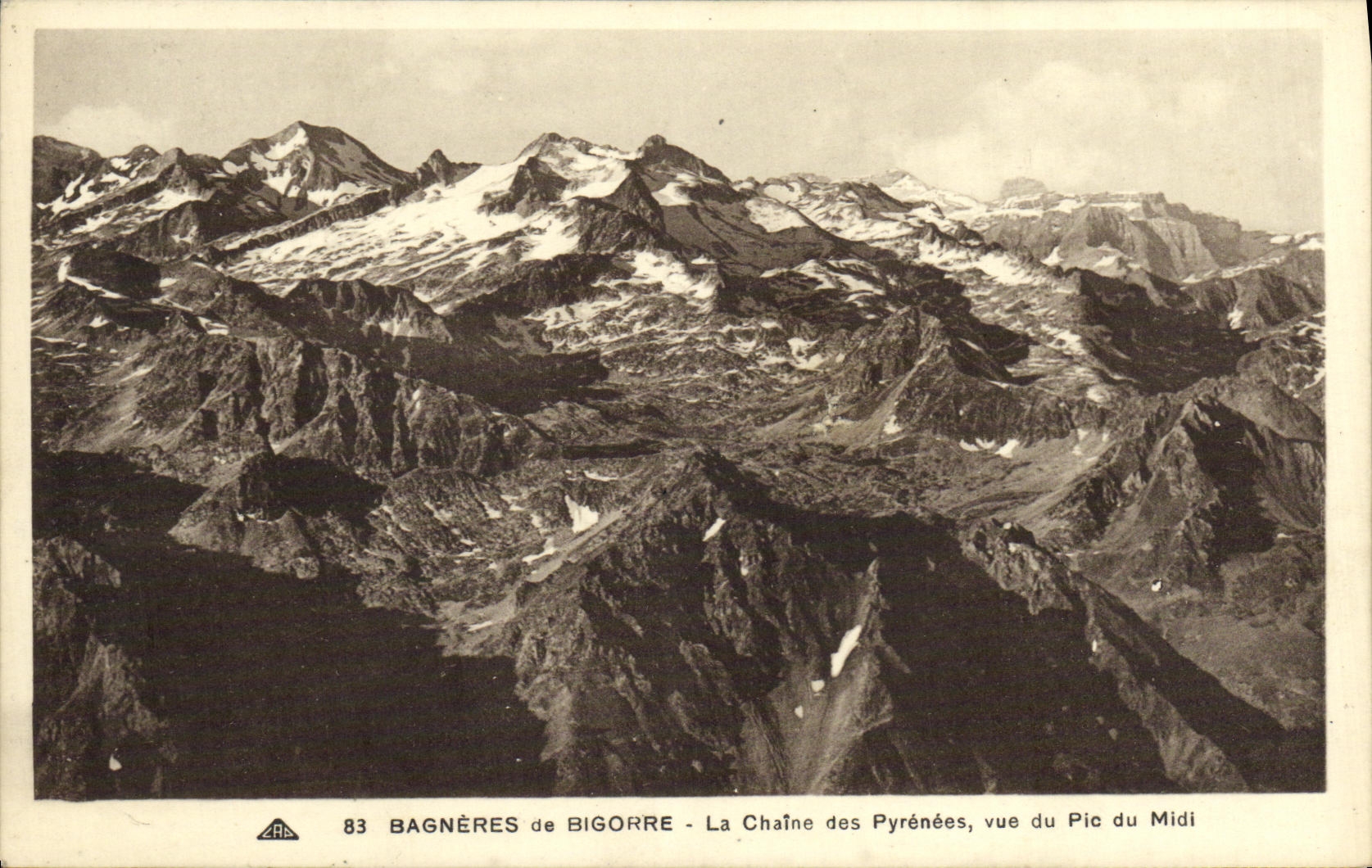 Bagnères-de-Bigorre - La Chaîne des Pyrénées, vue du Pic du Midi