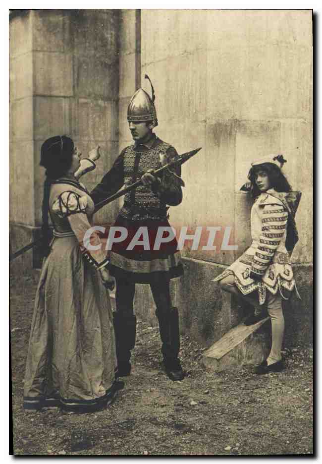 CPA Fantaisie Femme Soldat Enfant chateau de Chinon Suisse