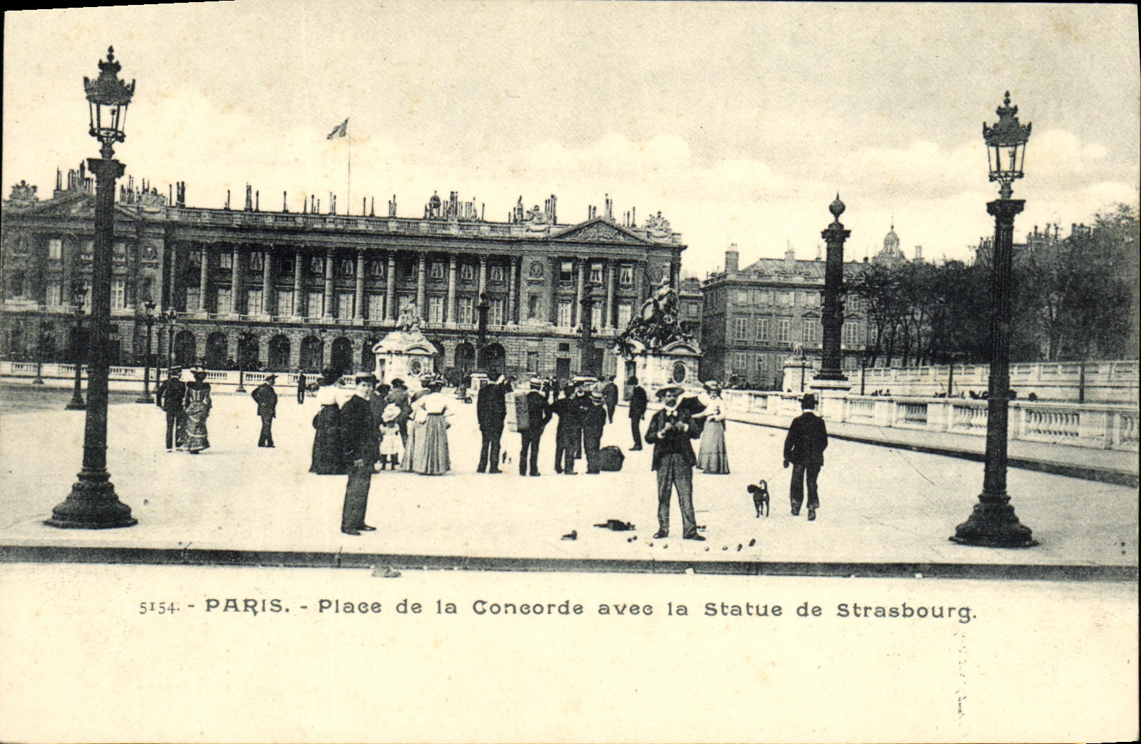 CPA Paris La Place de la Concorde Avee la Statue de Strasbourg