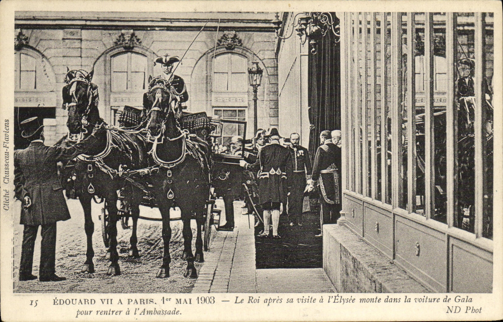Edward VII in Paris — 1. Mai 1903 — Der König nach seinem Besuch am Élysée steigt in das Gala-Fahrgestell ein
