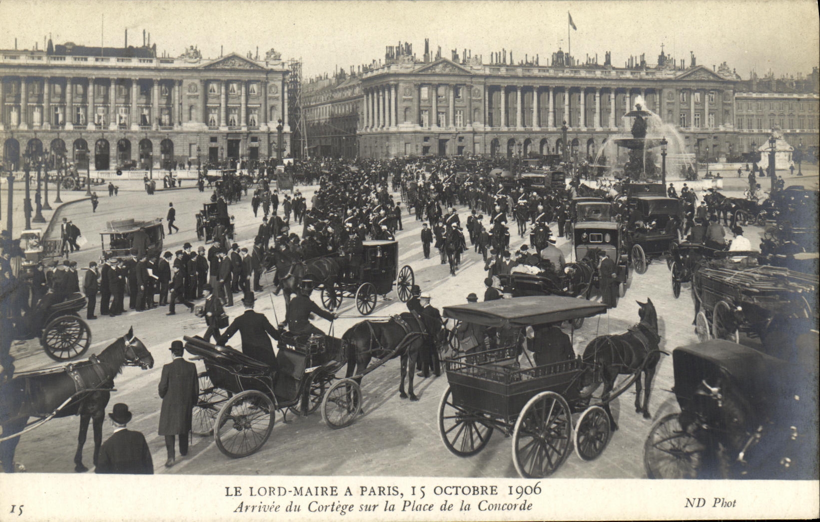 Arrivée du Cortège sur la Place de la Concorde — 15 octobre 1906 — ND Phot, n°15