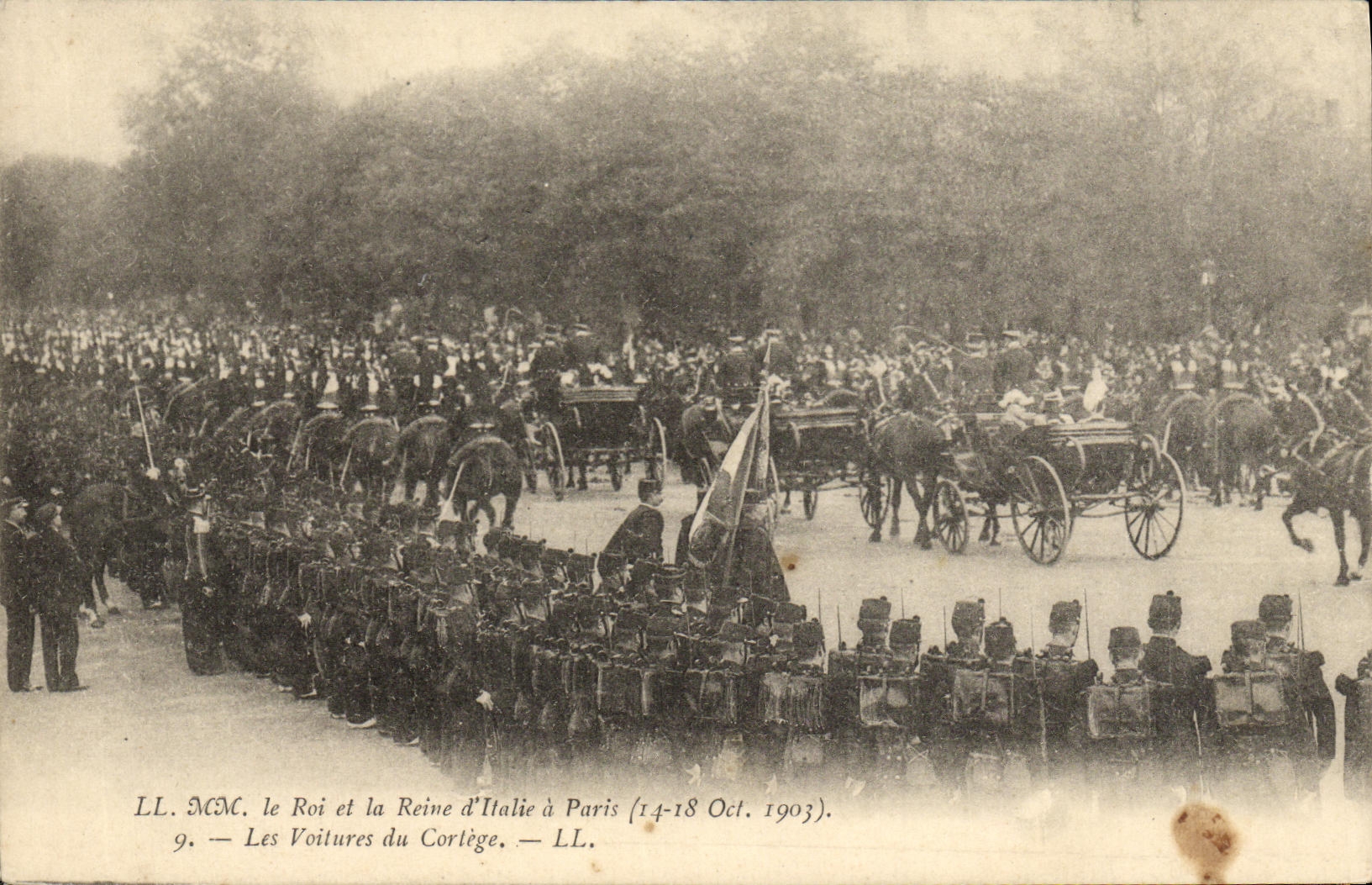 Les Voitures du Cortège — LL. MM. le Roi et la Reine d'Italie à Paris (14-18 Oct. 1903). — LL.