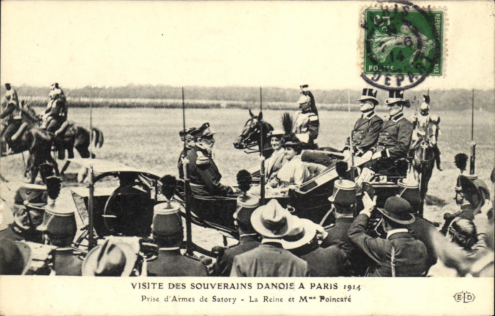 Visite des Souverains danois à Paris — Prise d'Armes de Satory — La Reine et Mme Poincaté — ELD