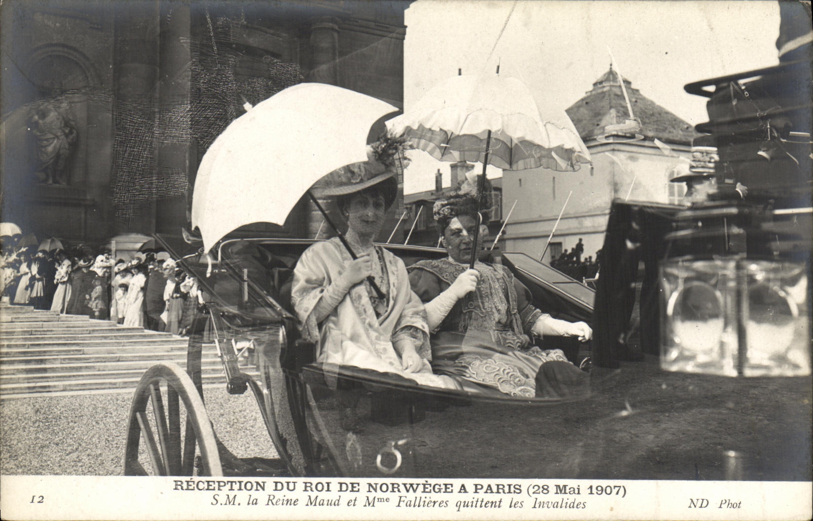 Reception du Roi de Norvège à Paris — S.M. la Reine Maud et Mme Fallières quittent les Invalides (28 Mai 1907) — ND Phot