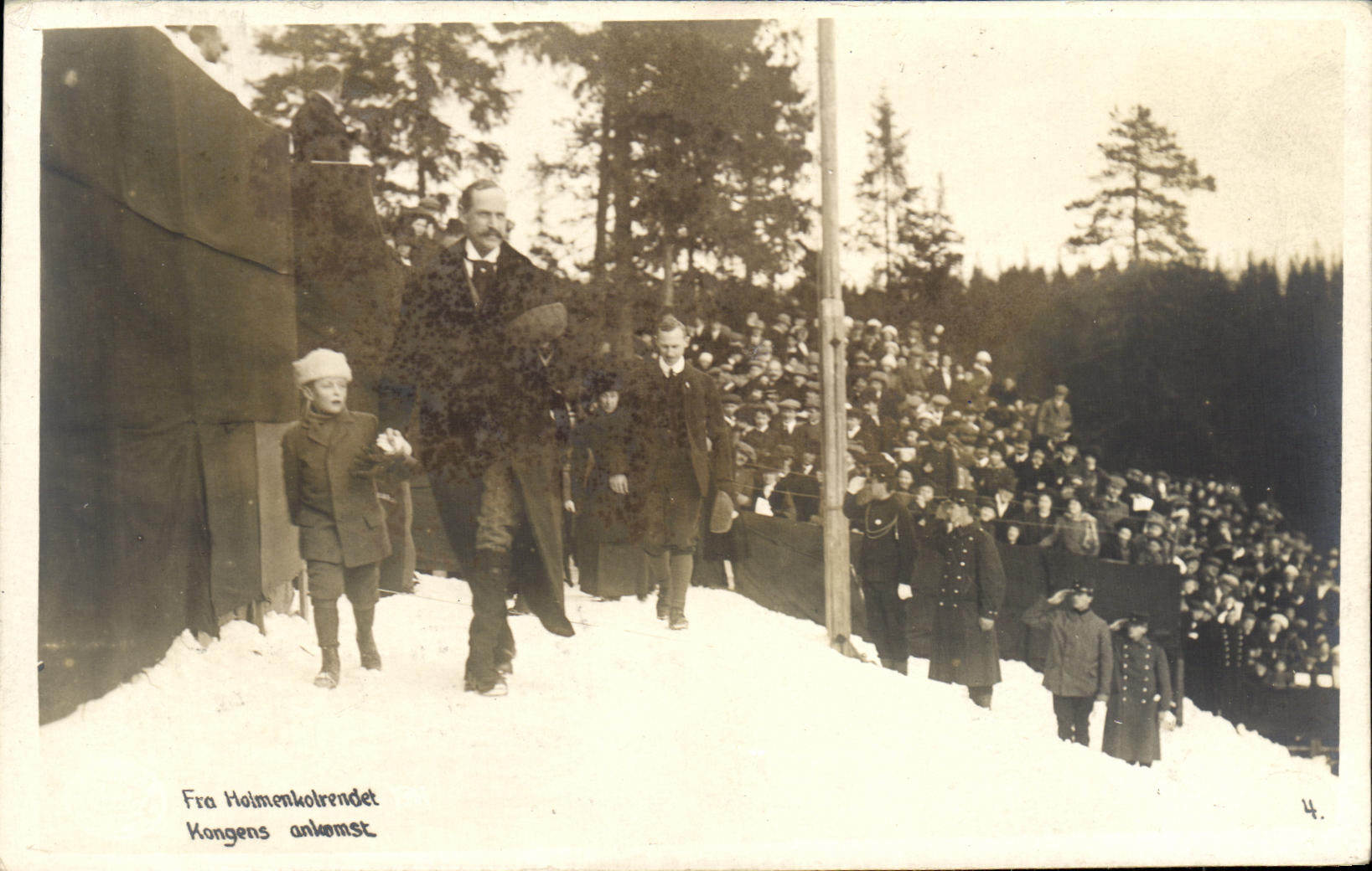 Holmenkollen — Arrivée du Roi — Éditeur : Eneret & Kristiansand, n°14