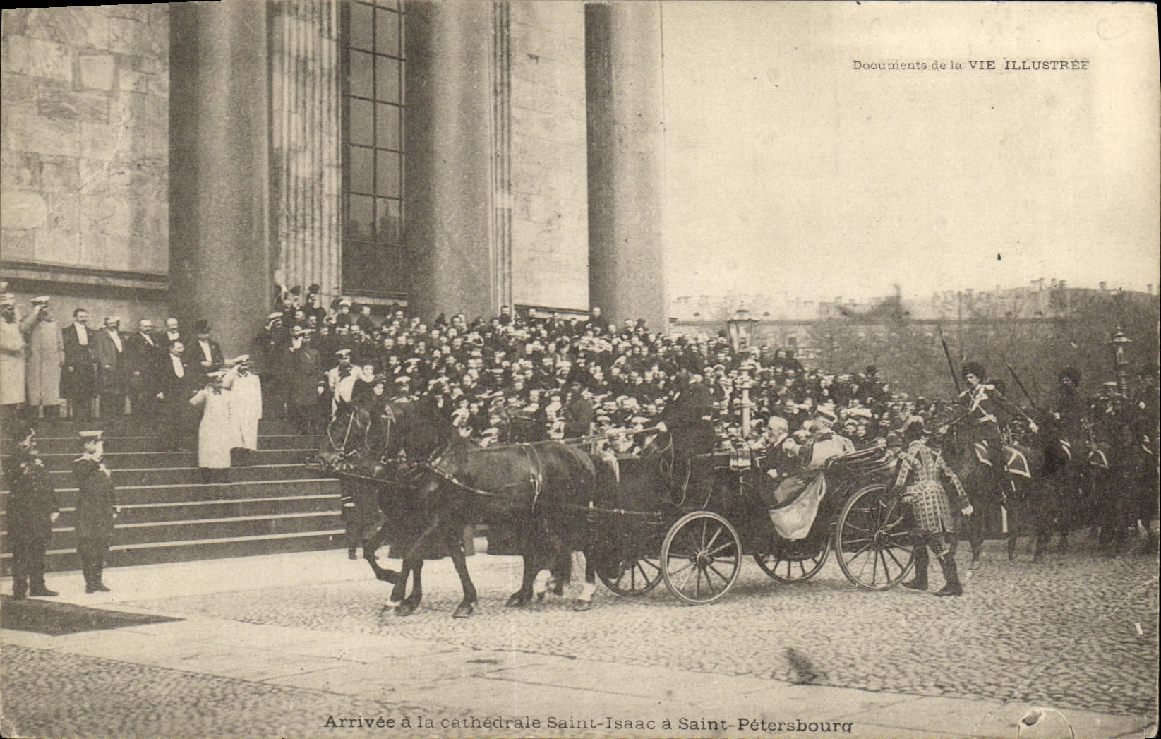 CPA Arrivee a la cathedrale Saint Isaac a Saint Petersbourg Russie Russia