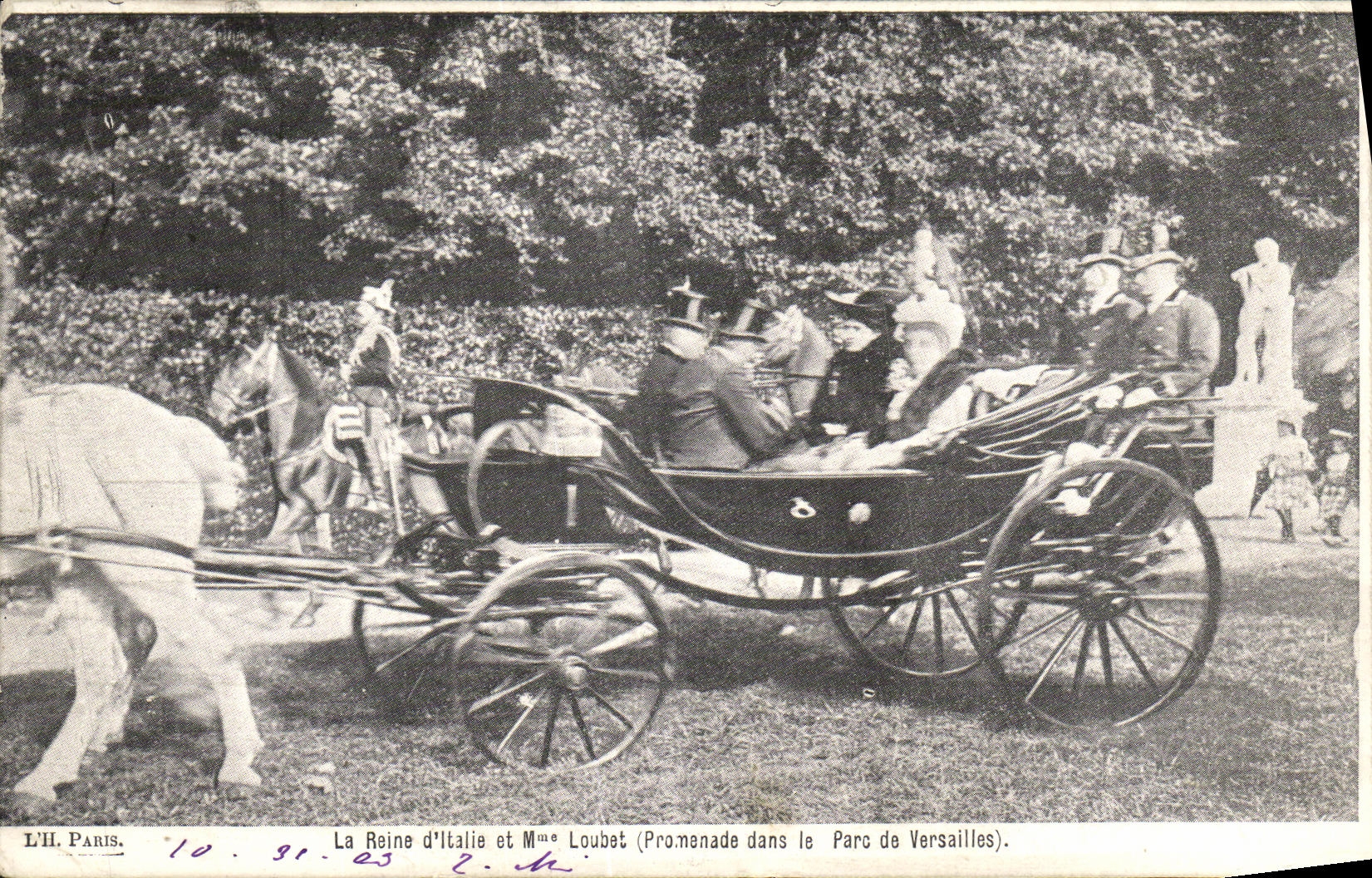 La Reine d'Italie et Mme Loubet — Promenade dans le Parc de Versailles — L'H. Paris