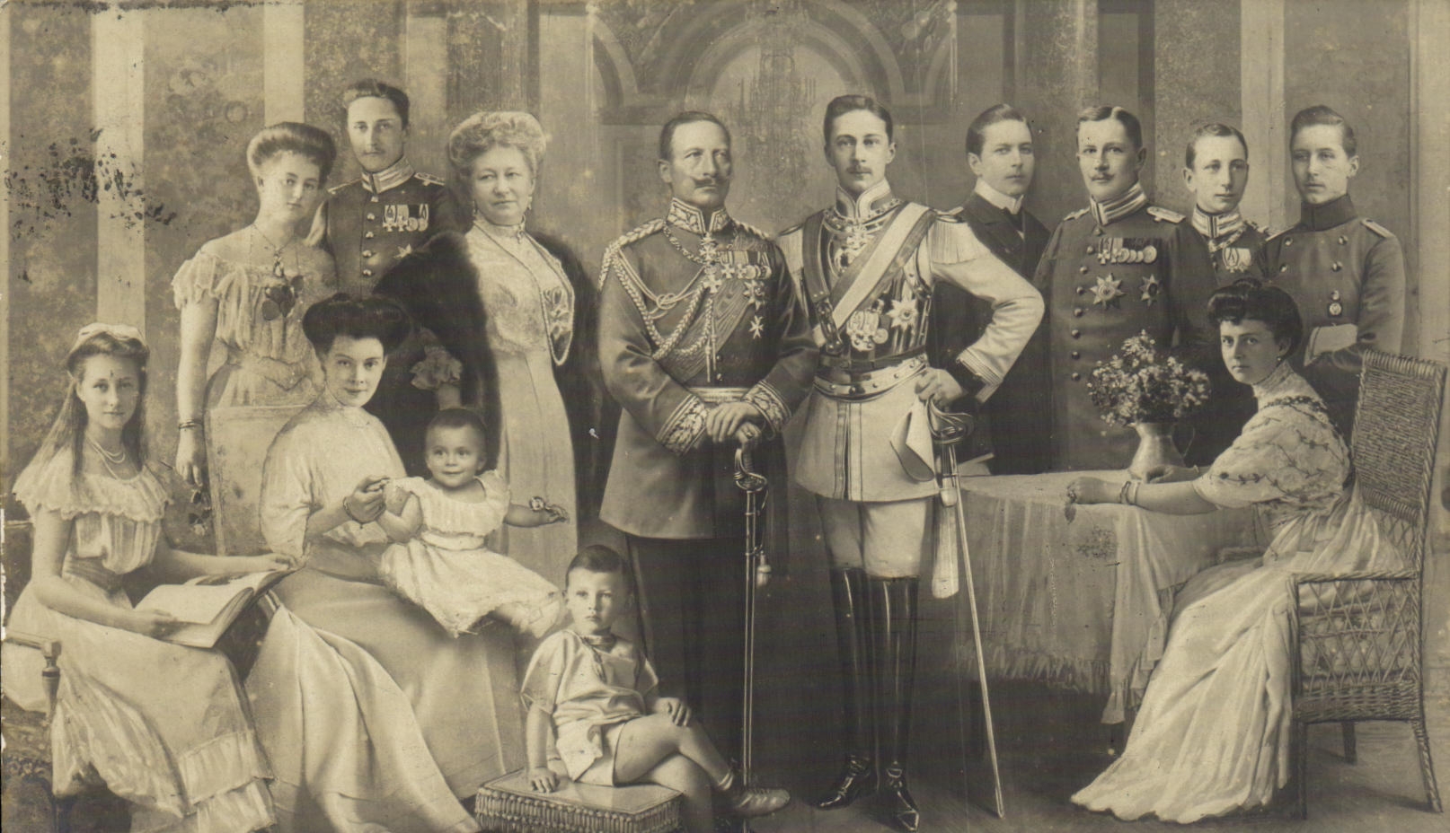Famille impériale russe — portrait officiel — éditeur inconnu