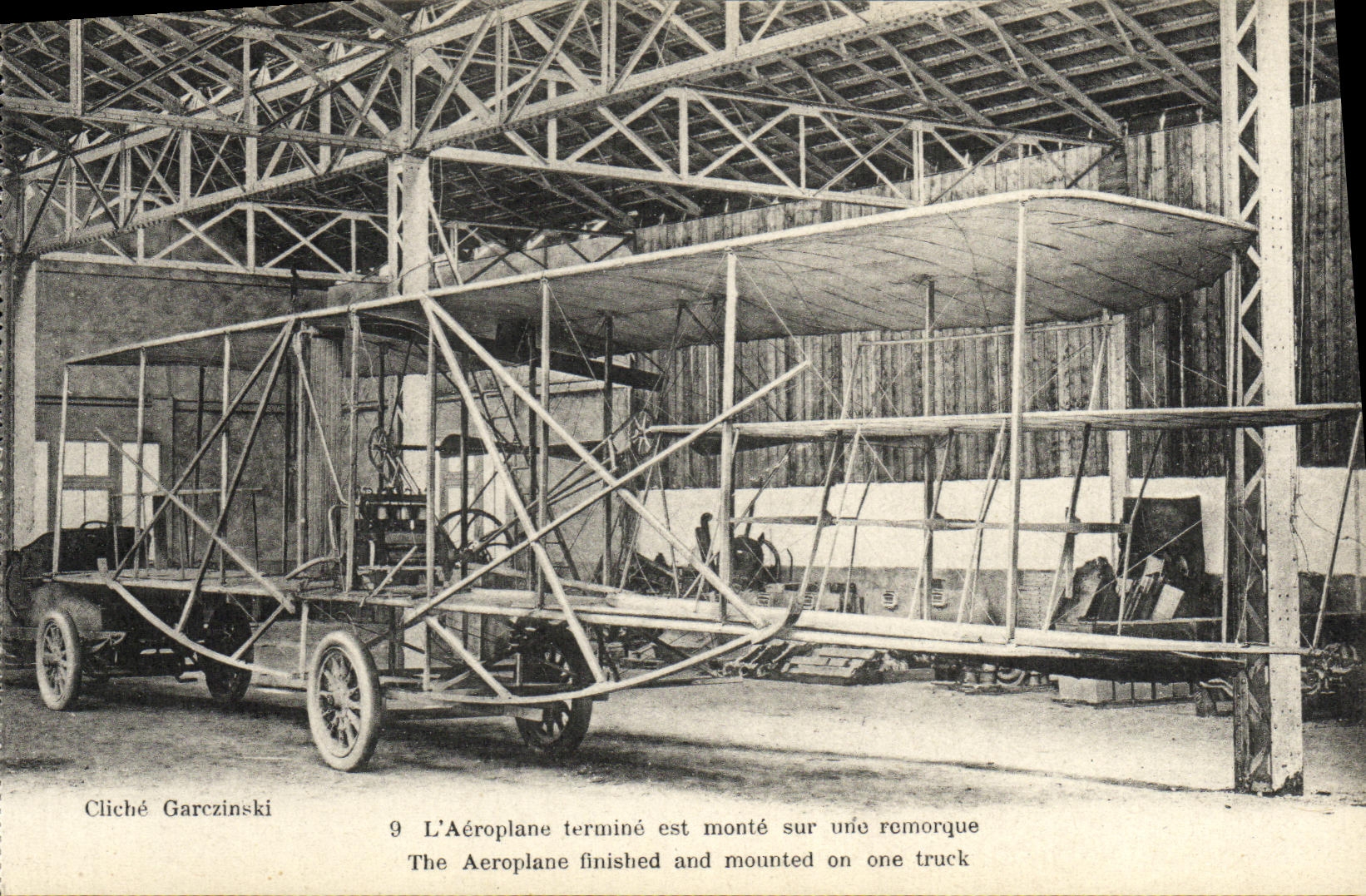 CPA Aviation Wilbur Wright L aeroplane est monte sur une remorque